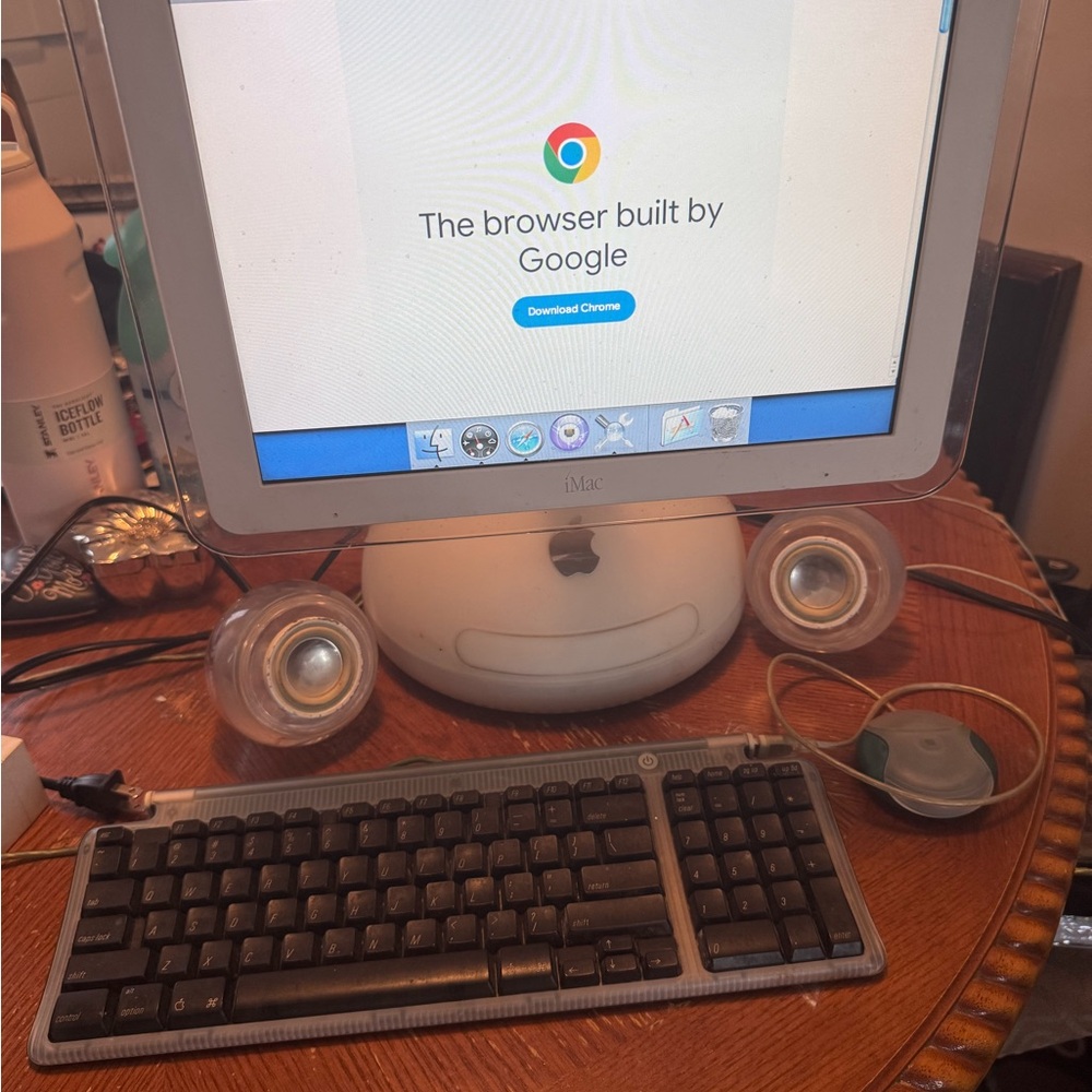 Apple iMac  G4 Desktop with apple keyboard and mouse and speakers